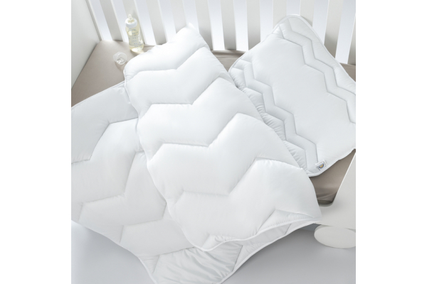 Подушка детская Comfort ТM PAPAELLA 40х60 см зигзаг/белый