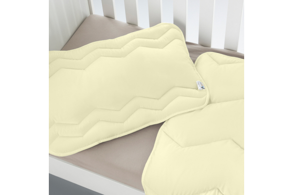 Набор детский в кроватку Comfort PAPAELLA одеяло 100х135 см и подушка 40х60 см, антиаллергенный зигзаг/молоко